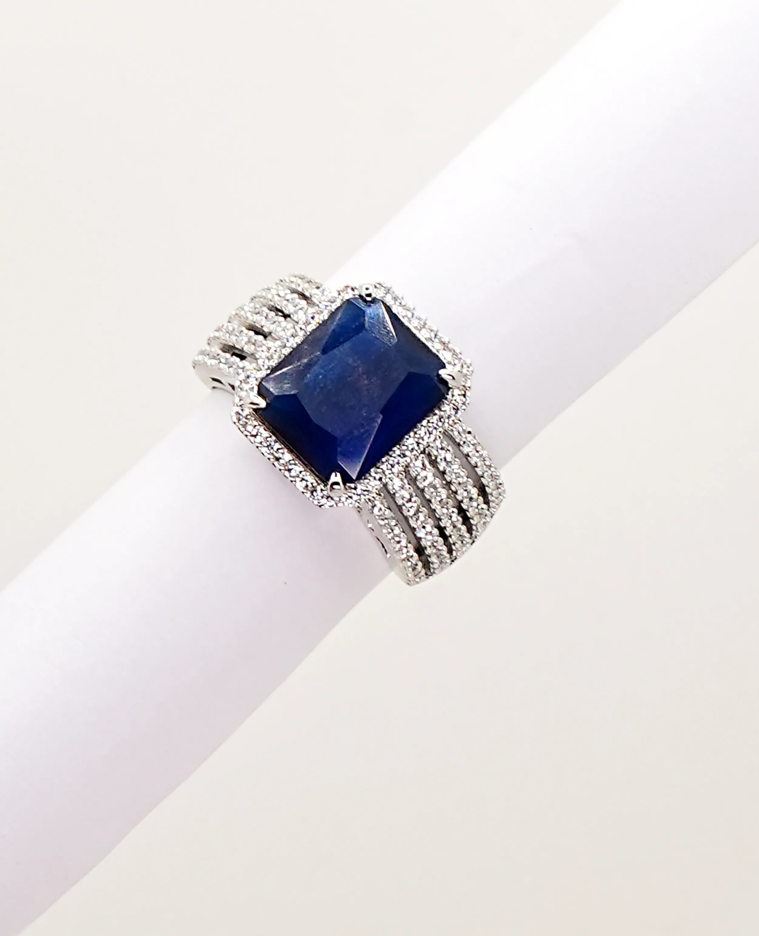AD Finger Ring - Sapphire Blue Allure