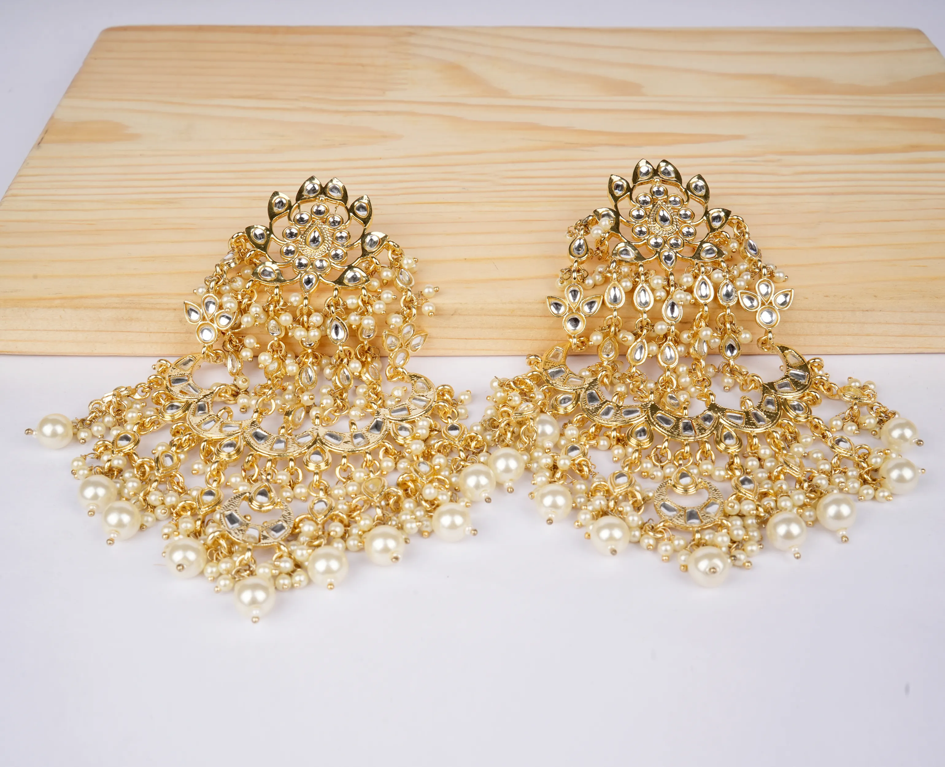 Kundan Chandelier Soft Pearl Traditional Earrings – A Touch of Regal Elegance