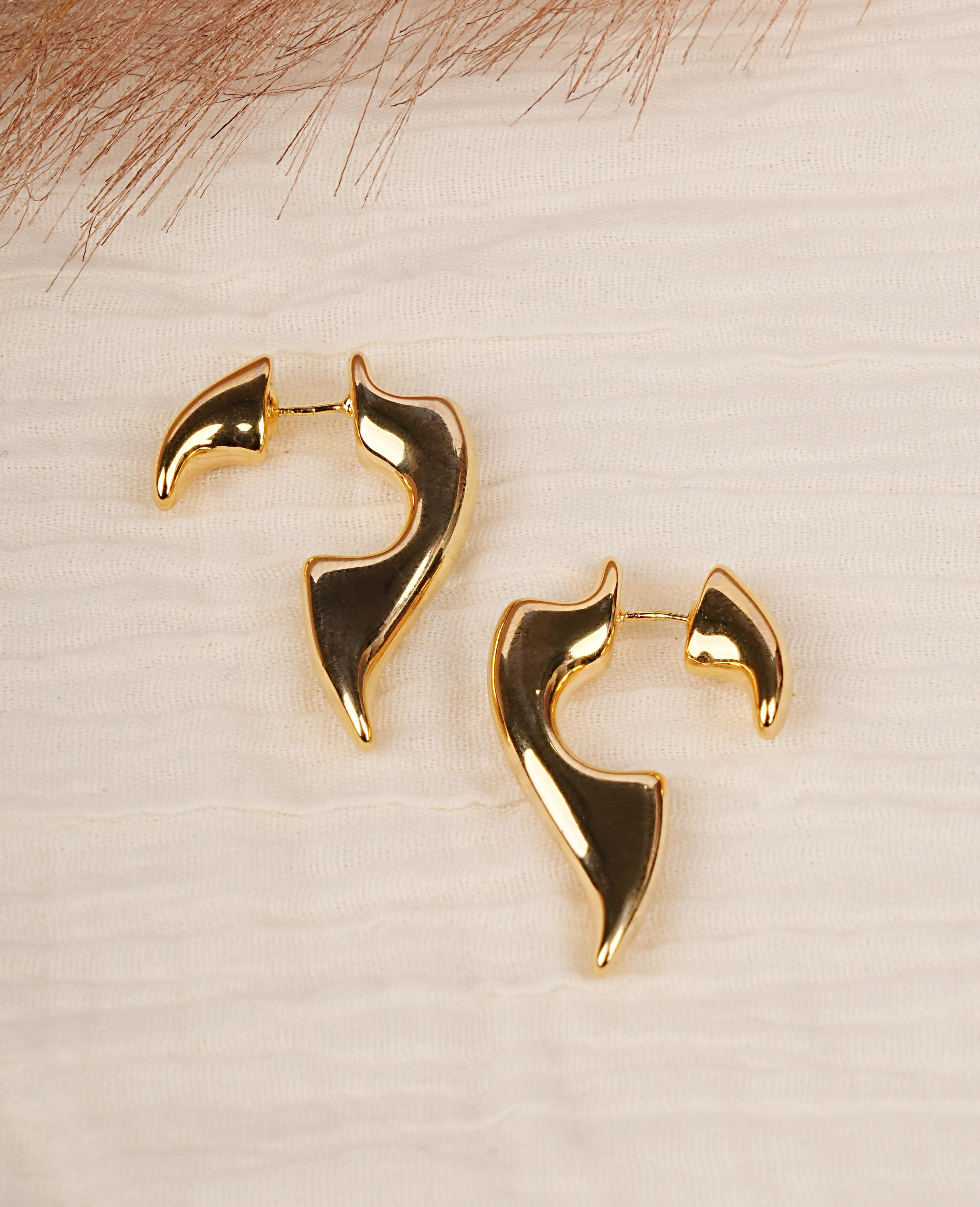 Golden Fire Earring – Ignite Your Style with Transformable Elegance