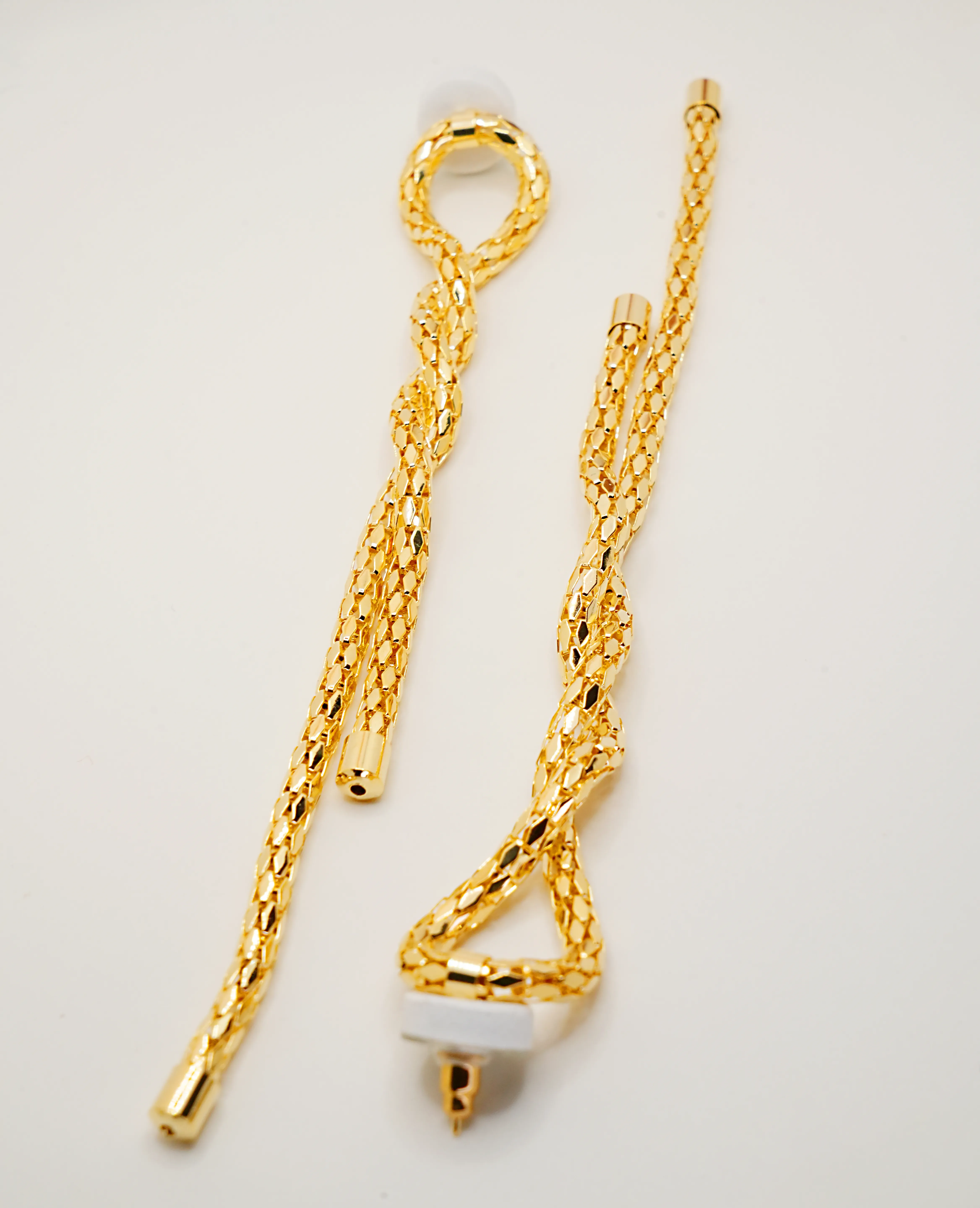 Long & Lightweight Classic Golden Dangler Earrings – Effortless Elegance