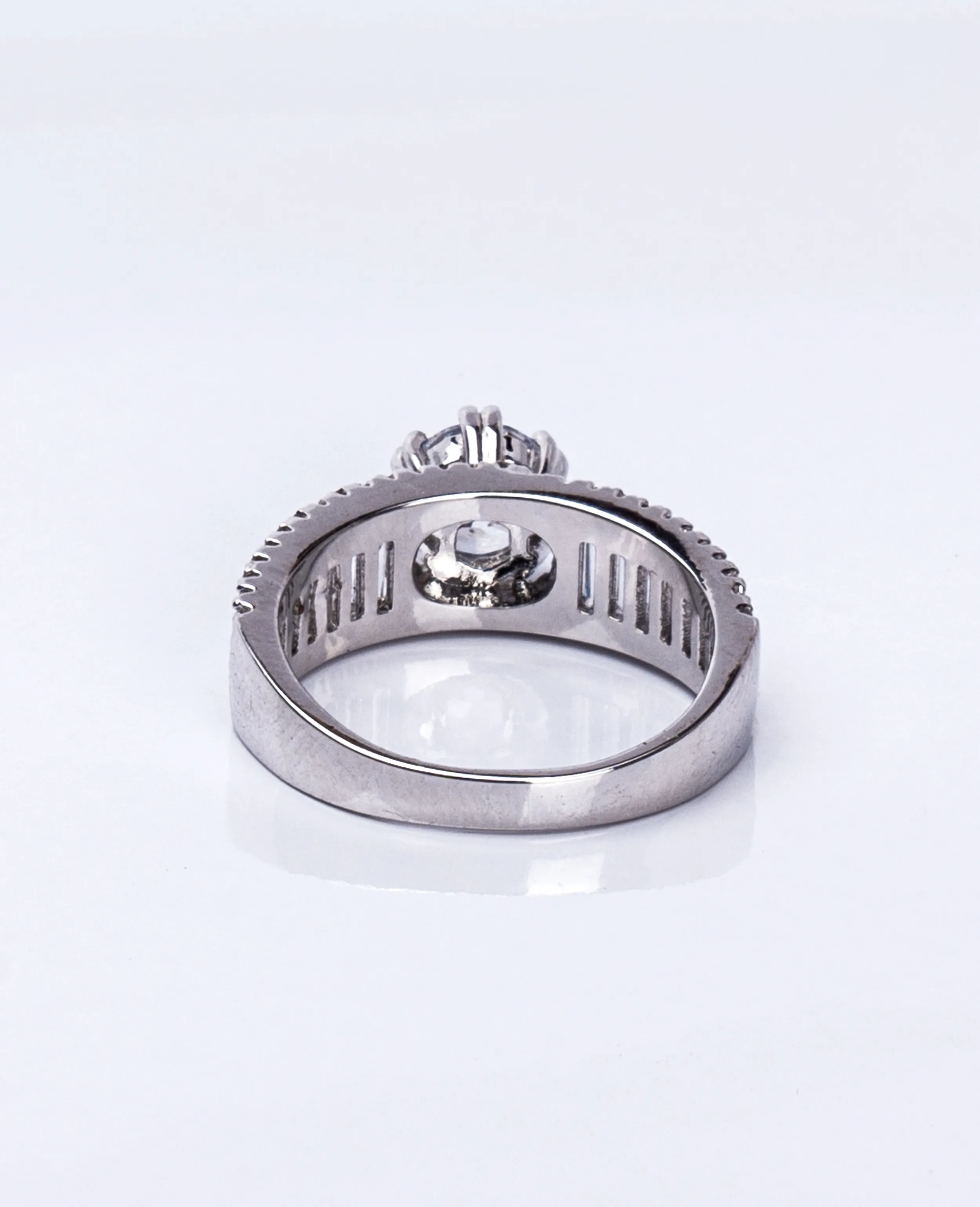 AD Solitaire Finger Ring