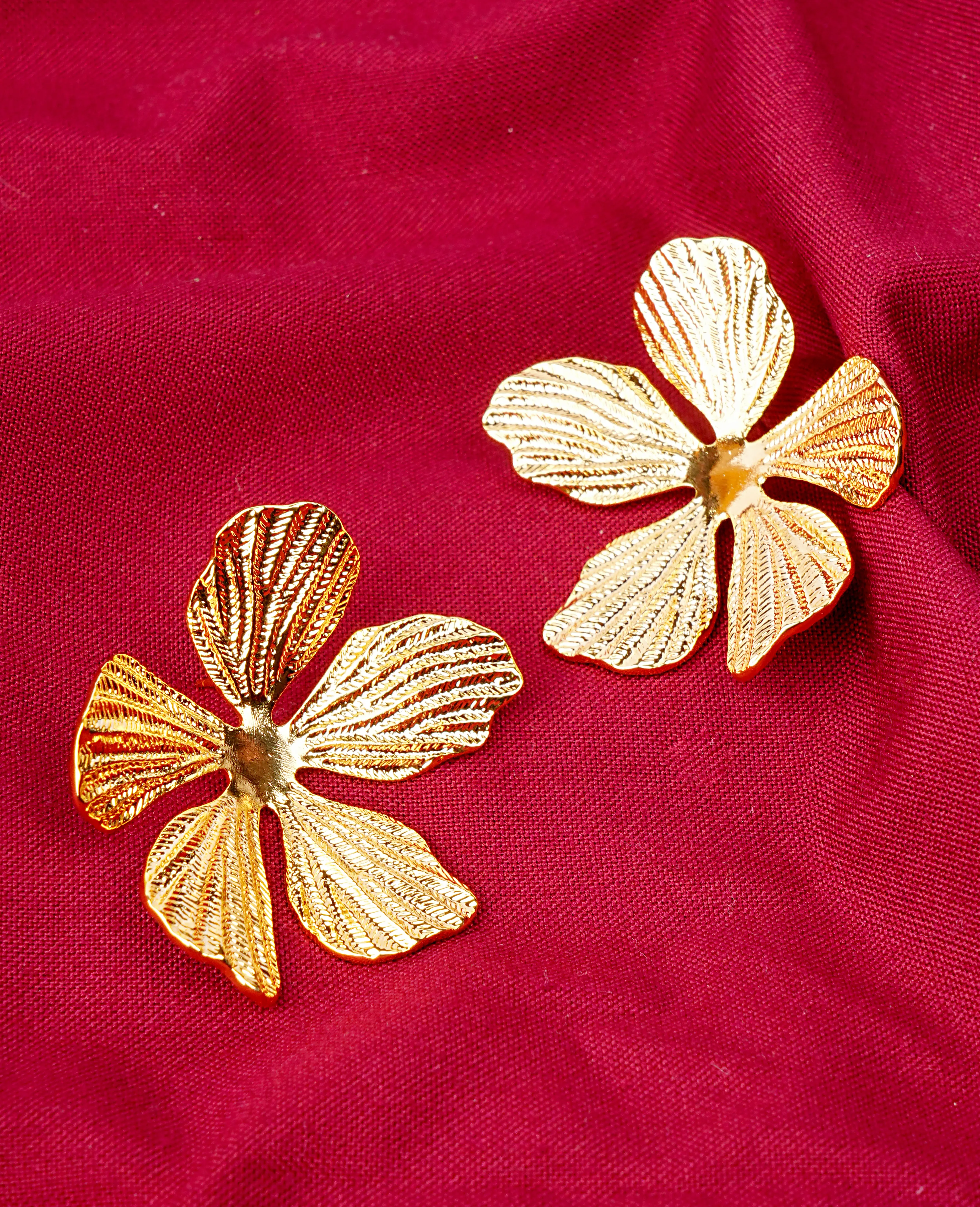 Golden Flower Earring – Bloom with Timeless Elegance