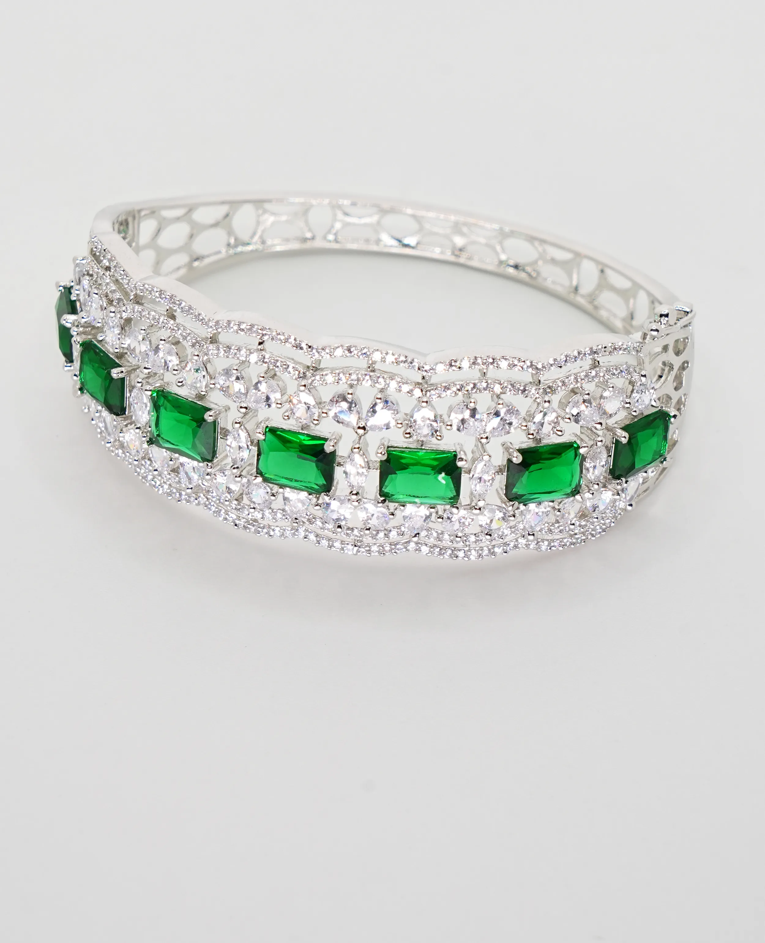 AD Bracelet with Emerald Semi-Precious Stones 