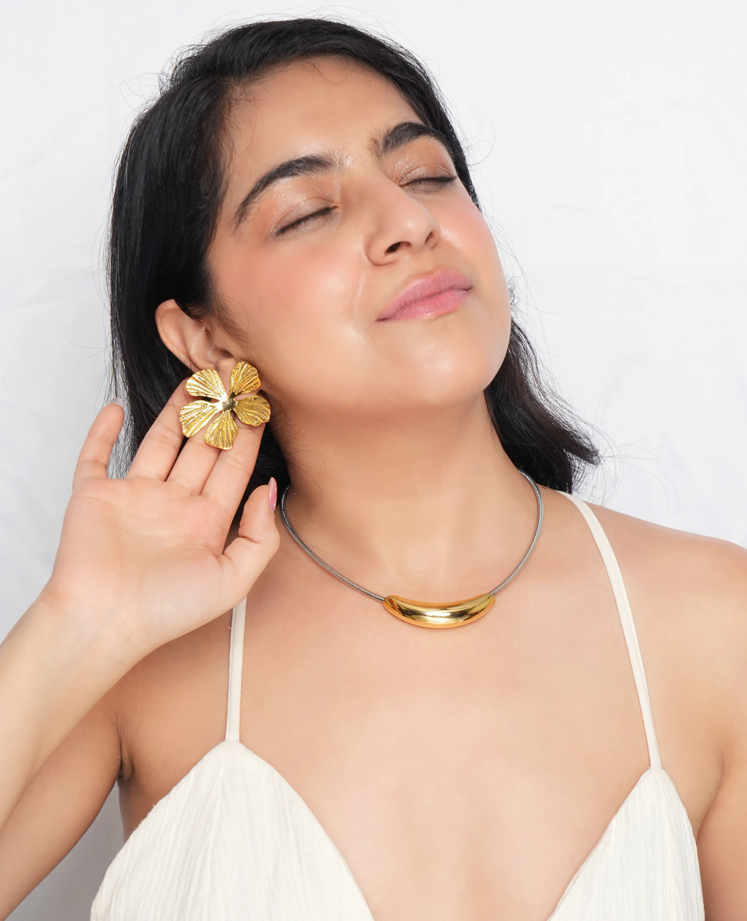 Golden Flower Earring – Bloom with Timeless Elegance