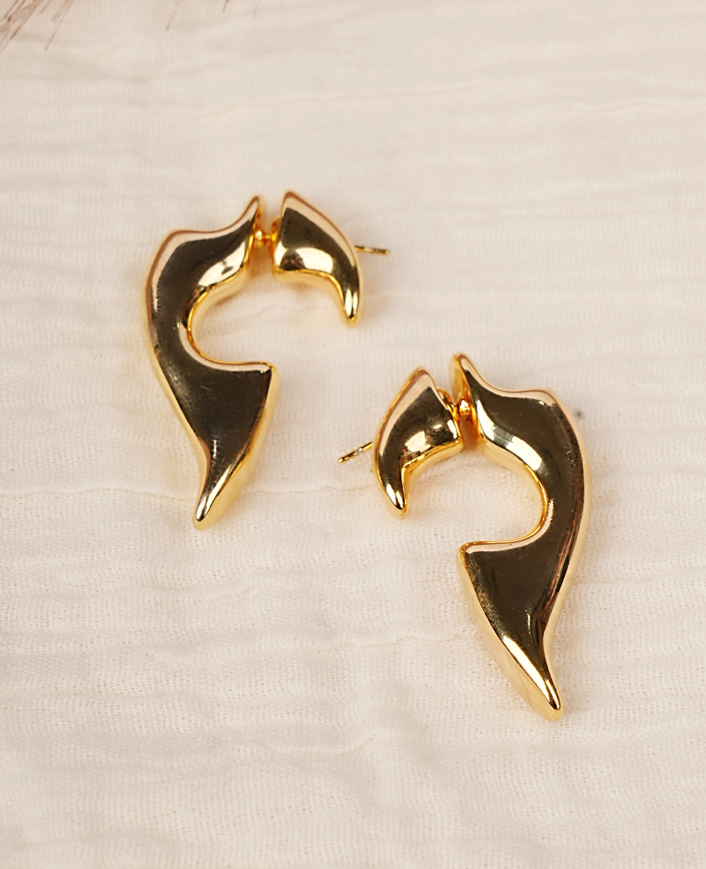 Golden Fire Earring – Ignite Your Style with Transformable Elegance