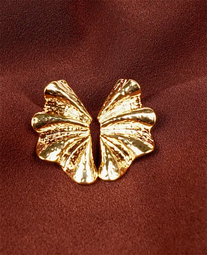 Golden Studs – Simple Yet Eye-Catching