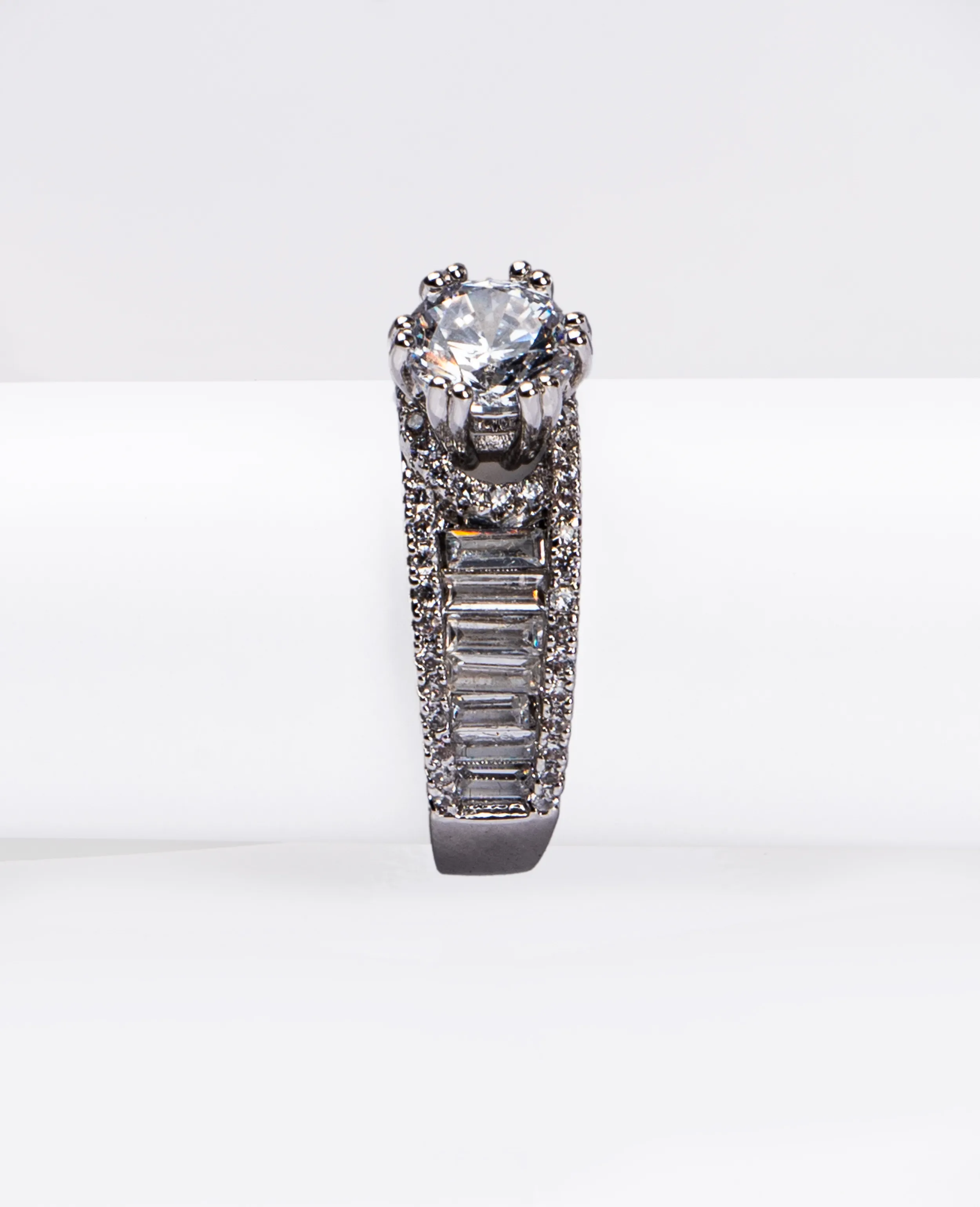 AD Solitaire Finger Ring