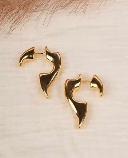 Golden Fire Earring – Ignite Your Style with Transformable Elegance