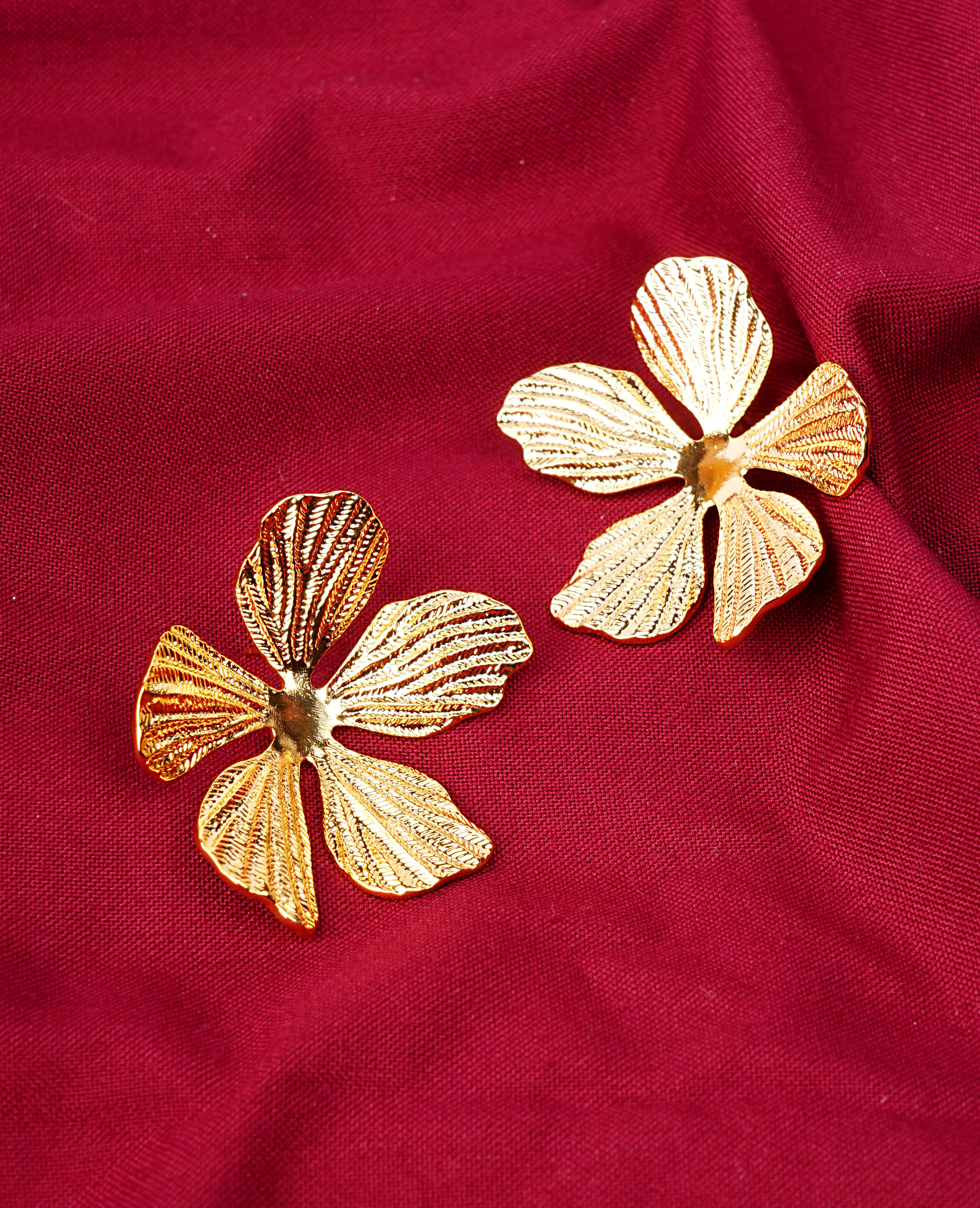 Golden Flower Earring – Bloom with Timeless Elegance