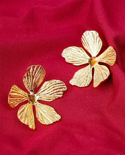 Golden Flower Earring – Bloom with Timeless Elegance