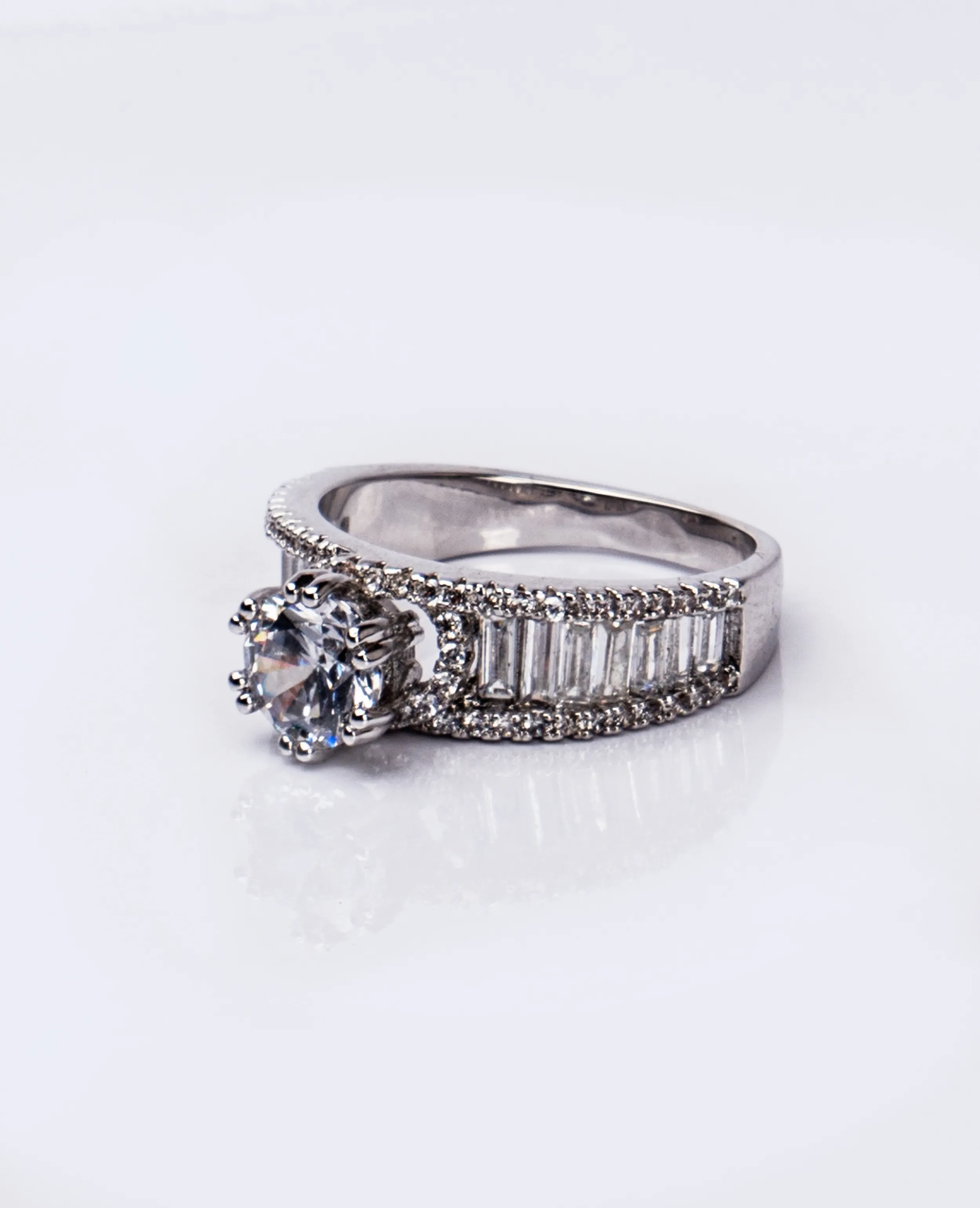 AD Solitaire Finger Ring