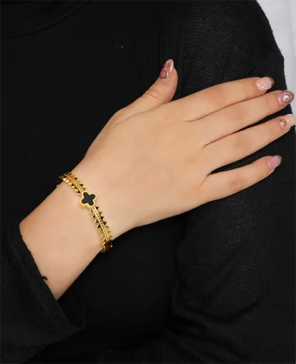 Western Camellia-Inspired Kada Pattern Bracelet